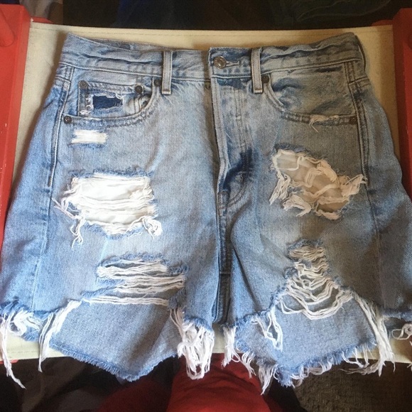 American Eagle 90s boyfriend short, light wash distressed - Picture 1 of 4